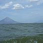 Vue du bateau sur les deux volcans de l'île Ometepe