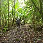 Tout en la traversant avec nos sacs à dos...