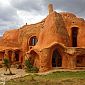 La Casa de barro est une grande maison faite entièrement en terre cuite. Elle est très bien conçue, c'est impressionnant !