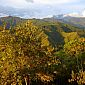 Vue sur les montagnes de l'autre côté de la ville