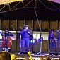 Concert de salsa avec des policiers en uniforme !