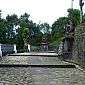 Chemin menant à cette dernière église