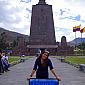 Visite de la mitad del mundo (moitié du monde), autrement dit la ligne de l'équateur !