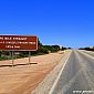 Route droite la plus longue d'Australie : 145,6 km !