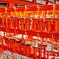 Temple Fushimi Inari-taisha, voeux des gens visitant ce temple....